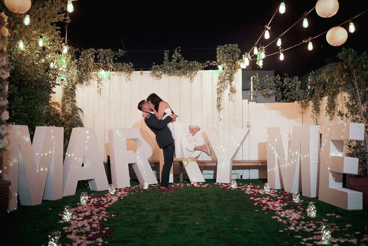 Engagement Announcement Ideas to Share Your Exciting News (2026) | Peerspace