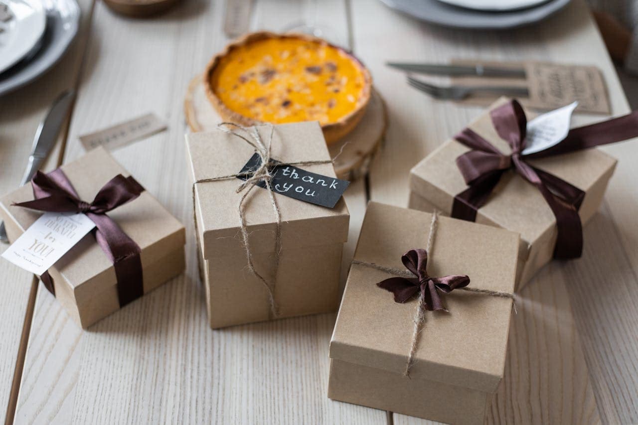 Friendsgiving Party Favor Ideas: Keep the Gratitude Going (2026) | Peerspace